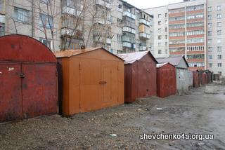 Гаражи способны испоганить любой двор